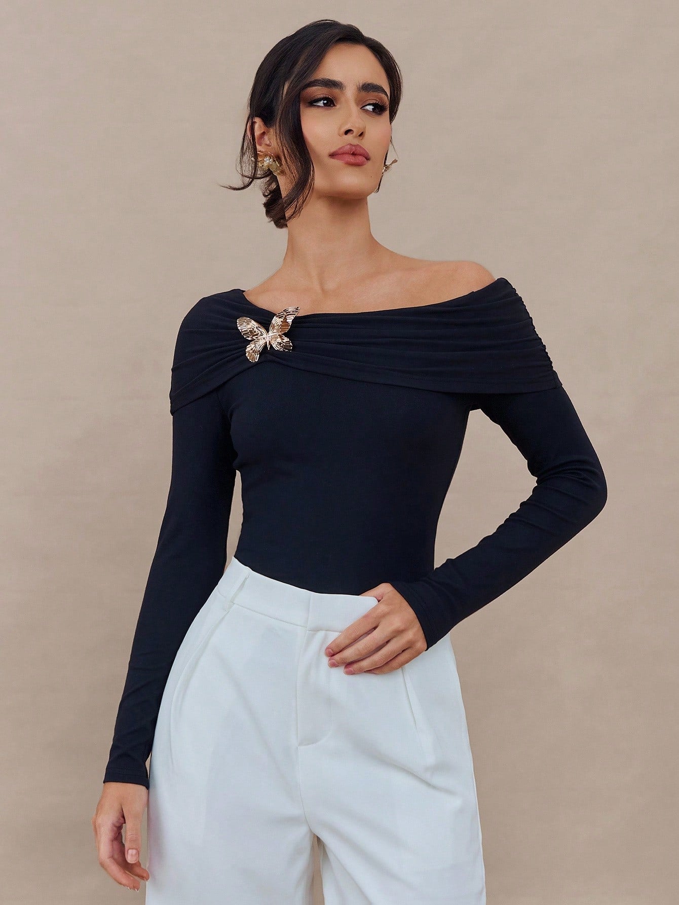 Off-Shoulder Butterfly Brooch Slim Long Sleeve Top